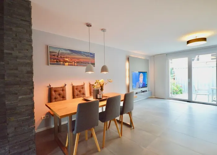Urbaner Lifestyle Im Klimaneutralen Effizienzhaus * Hamburg